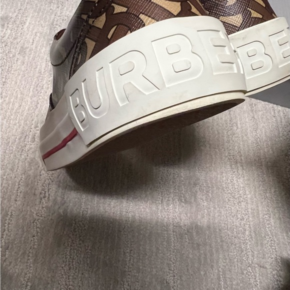 Women’s size 6 Burberry Shoes. Worn once. No damages or scratches. - Picture 13 of 15